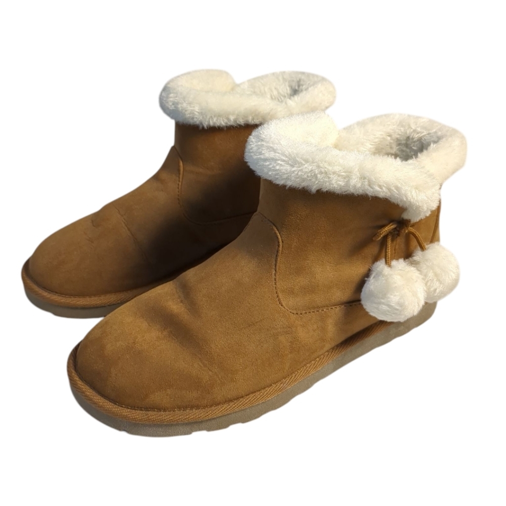 Arizona Jeans Memory Foam Pom Pom Booties SZ 9M